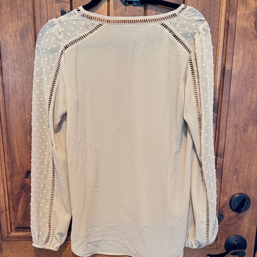 Express Cream V-Neck Blouse with Textured Sleeves - Picture 3 of 6